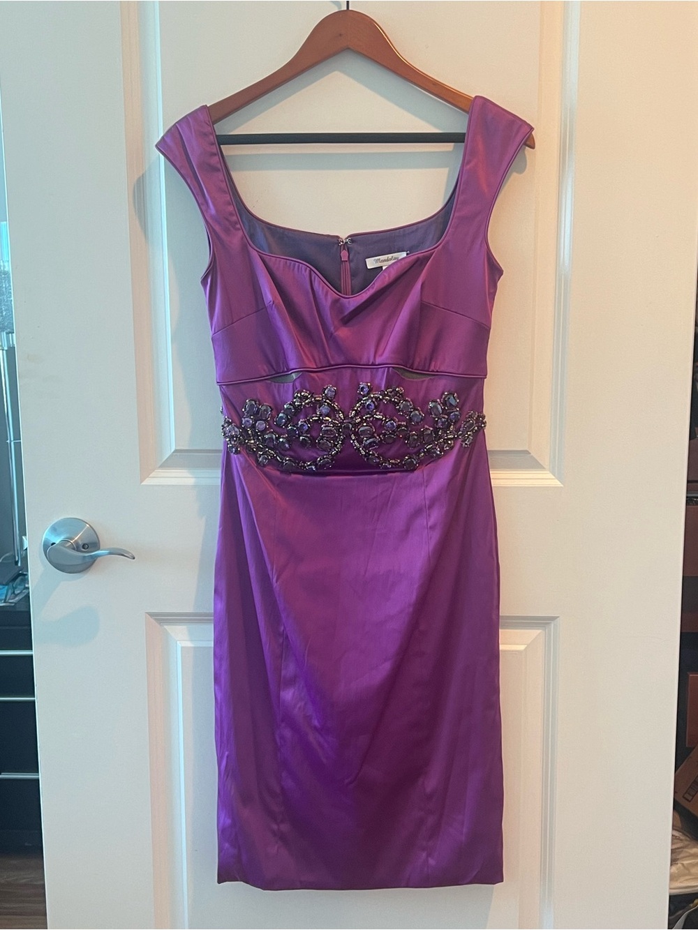 Mandalay Cocktail Dress Women's 8
Oleander Beaded Sleeveless Embellished NWT